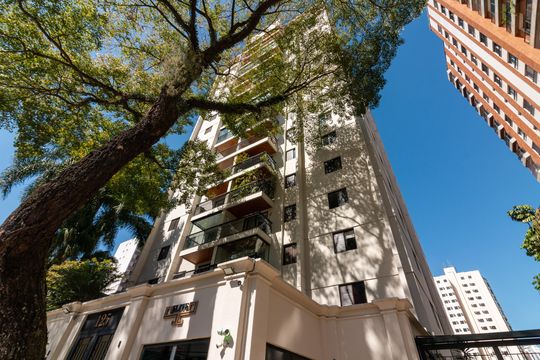 Venda apartamento mobiliado no Itaim Bibi, 3 quartos, 2 suítes, piscina, academia, closet, quintal. — Fachada do Prédio