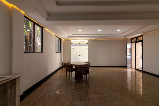 Venda apartamento mobiliado no Itaim Bibi, 3 quartos, 2 suítes, piscina, academia, closet, quintal. — Área comum - Salão de festas