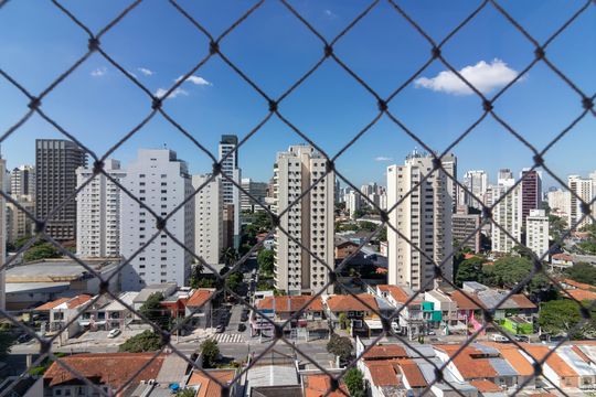 Venda apartamento mobiliado no Itaim Bibi, 3 quartos, 2 suítes, piscina, academia, closet, quintal. — Vista da Sala