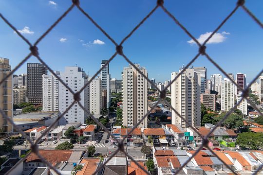 Venda apartamento mobiliado no Itaim Bibi, 3 quartos, 2 suítes, piscina, academia, closet, quintal. — Vista da Suíte 1