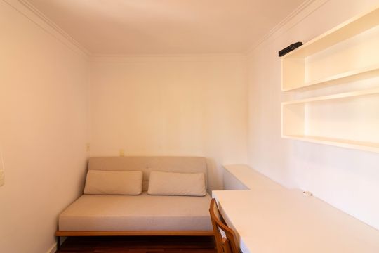Venda apartamento mobiliado no Itaim Bibi, 3 quartos, 2 suítes, piscina, academia, closet, quintal. — Quarto/Escritório