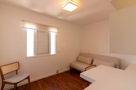 Venda apartamento mobiliado no Itaim Bibi, 3 quartos, 2 suítes, piscina, academia, closet, quintal. — Quarto/Escritório