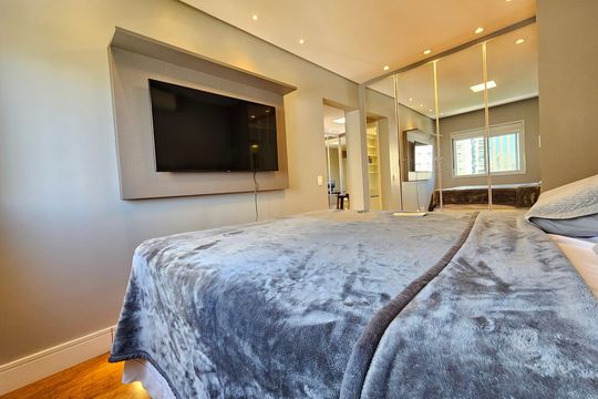 Comprar apartamento mobiliado com 2 quartos, closet e churrasqueira no condomínio. — Suíte 1