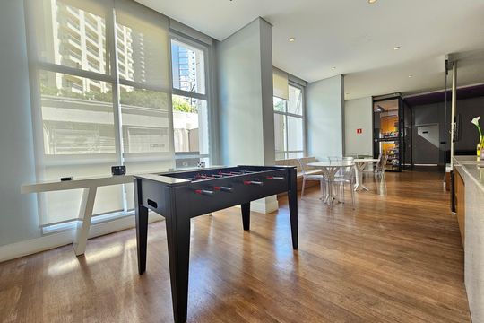 Comprar apartamento mobiliado com 2 quartos, closet e churrasqueira no condomínio. — Sala de Jogos