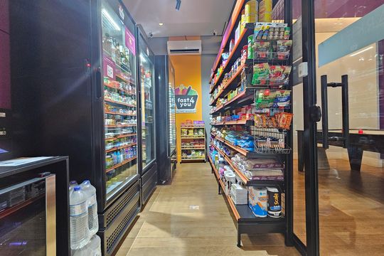 Comprar apartamento mobiliado com 2 quartos, closet e churrasqueira no condomínio. — Mercado