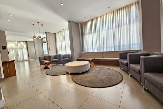 Comprar apartamento mobiliado com 2 quartos, closet e churrasqueira no condomínio. — Área comum - Salão de festas