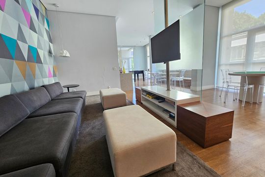 Comprar apartamento mobiliado com 2 quartos, closet e churrasqueira no condomínio. — Sala de Jogos