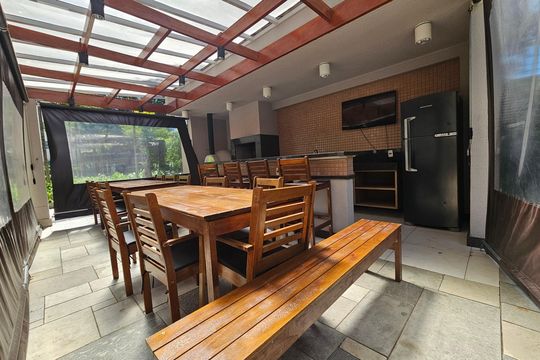 Comprar apartamento mobiliado com 2 quartos, closet e churrasqueira no condomínio. — Área comum - Churrasqueira