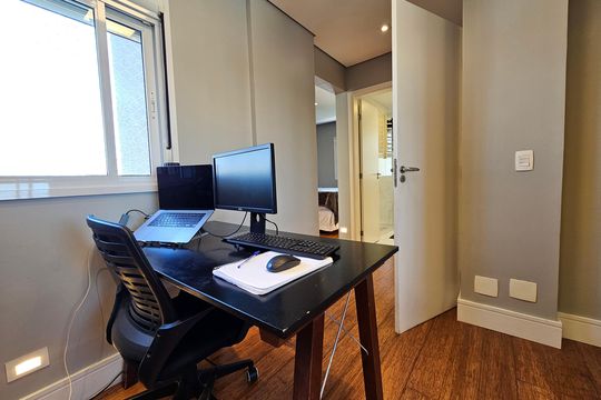Comprar apartamento mobiliado com 2 quartos, closet e churrasqueira no condomínio. — Suíte 2