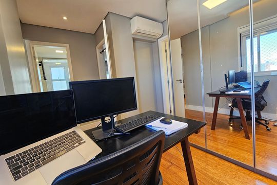 Comprar apartamento mobiliado com 2 quartos, closet e churrasqueira no condomínio. — Suíte 2