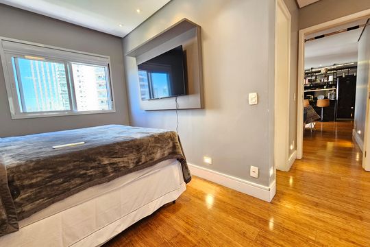 Comprar apartamento mobiliado com 2 quartos, closet e churrasqueira no condomínio. — Suíte 1