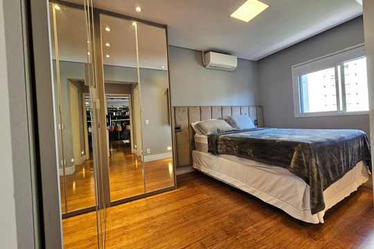 Comprar apartamento mobiliado com 2 quartos, closet e churrasqueira no condomínio. — Suíte 1