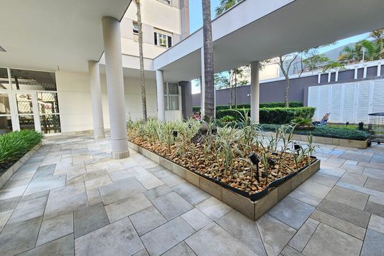 Comprar apartamento mobiliado com 2 quartos, closet e churrasqueira no condomínio. — Área comum