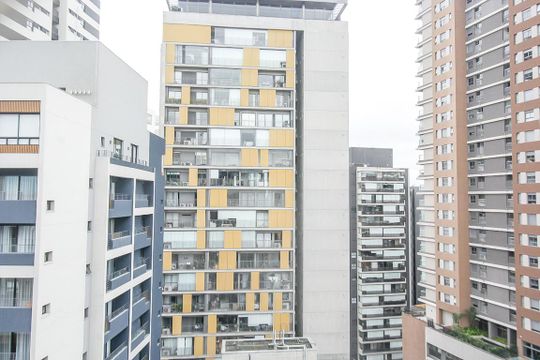 Comprar apartamento mobiliado com 2 quartos e academia no condomínio. — Vista da Sacada