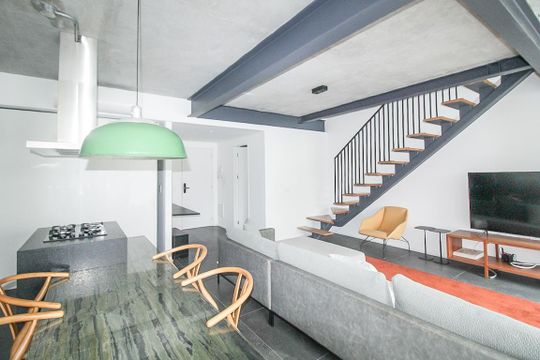 Comprar apartamento mobiliado com 2 quartos e academia no condomínio. — Cozinha