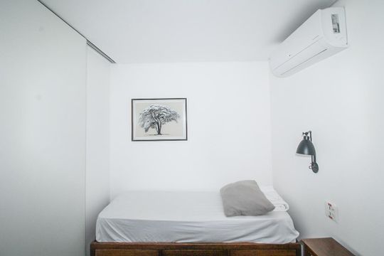 Comprar apartamento mobiliado com 2 quartos e academia no condomínio. — Quarto 2