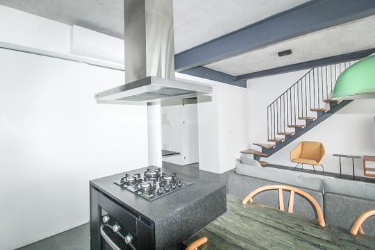 Comprar apartamento mobiliado com 2 quartos e academia no condomínio. — Cozinha