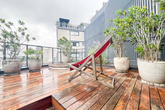 Comprar apartamento mobiliado com 2 quartos e academia no condomínio. — Terraço