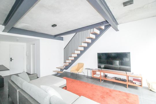 Comprar apartamento mobiliado com 2 quartos e academia no condomínio. — Sala