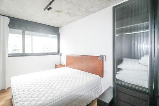 Comprar apartamento mobiliado com 2 quartos e academia no condomínio. — Quarto Suíte