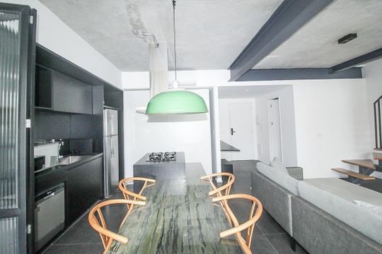 Comprar apartamento mobiliado com 2 quartos e academia no condomínio. — Cozinha