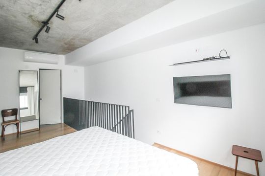 Comprar apartamento mobiliado com 2 quartos e academia no condomínio. — Quarto Suíte