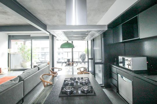 Comprar apartamento mobiliado com 2 quartos e academia no condomínio. — Cozinha
