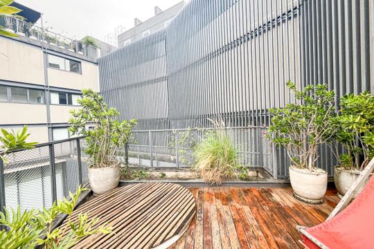 Comprar apartamento mobiliado com 2 quartos e academia no condomínio. — Terraço
