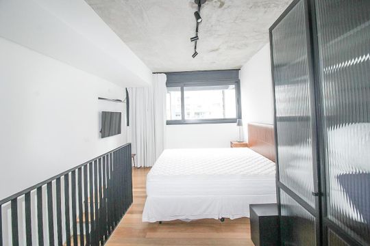 Comprar apartamento mobiliado com 2 quartos e academia no condomínio. — Quarto Suíte