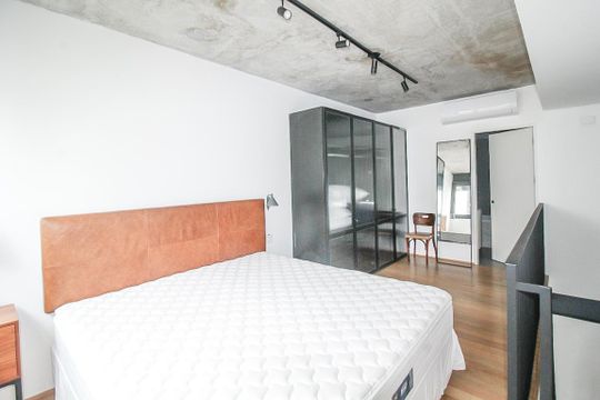 Comprar apartamento mobiliado com 2 quartos e academia no condomínio. — Quarto Suíte