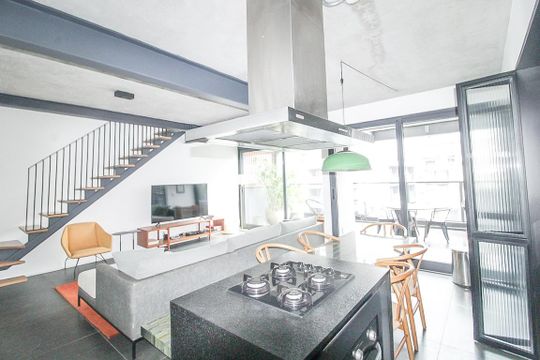 Comprar apartamento mobiliado com 2 quartos e academia no condomínio. — Cozinha