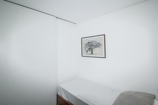 Comprar apartamento mobiliado com 2 quartos e academia no condomínio. — Quarto 2