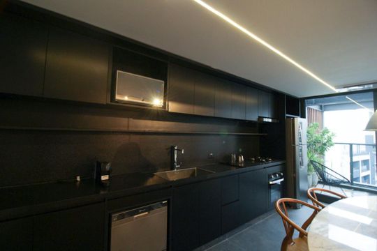 Comprar apartamento mobiliado com 1 quarto. — Cozinha