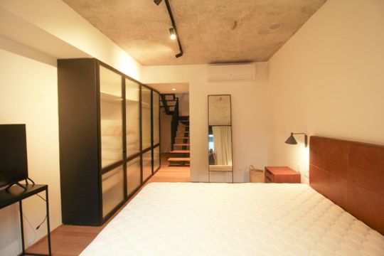 Comprar apartamento mobiliado com 1 quarto. — Quarto Suíte