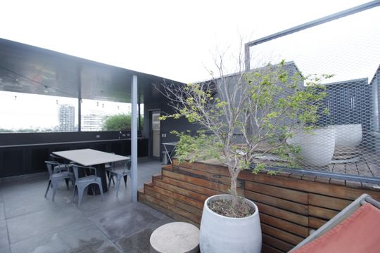 Comprar apartamento mobiliado com 1 quarto. — Terraço
