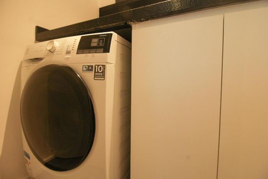 Comprar apartamento mobiliado com 1 quarto. — Área de Serviço