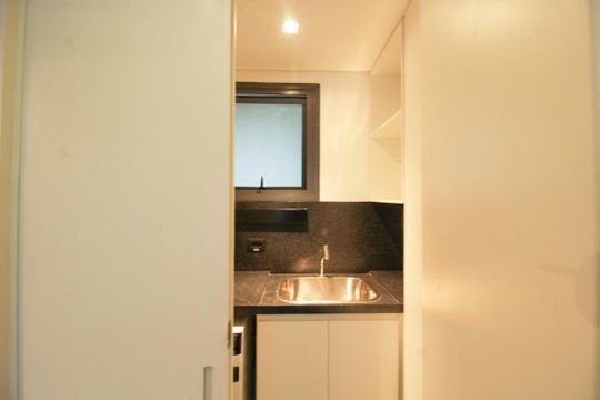 Comprar apartamento mobiliado com 1 quarto. — Área de Serviço