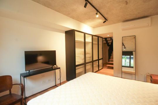 Comprar apartamento mobiliado com 1 quarto. — Quarto Suíte