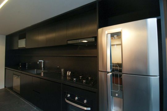 Comprar apartamento mobiliado com 1 quarto. — Cozinha
