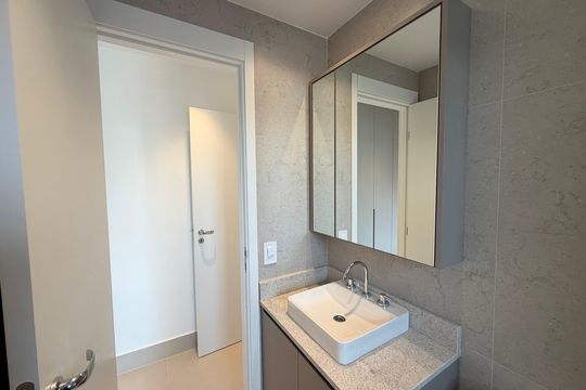 Apartamento à venda, com 81 m², 3 quartos e 1 vaga — Banheiro da Suíte
