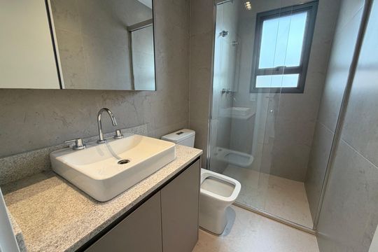Apartamento à venda, com 81 m², 3 quartos e 1 vaga — Banheiro da Suíte