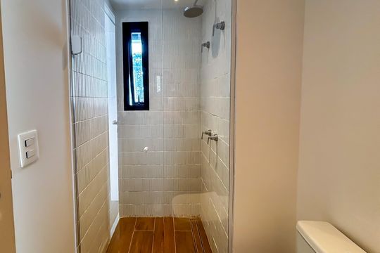 Compra apartamento com 2 quartos, aceita animais. — Banheiro Suíte 2