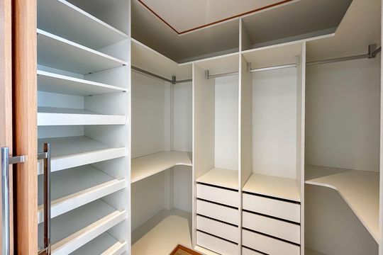 Compra apartamento com 2 quartos, aceita animais. — Closet Suíte