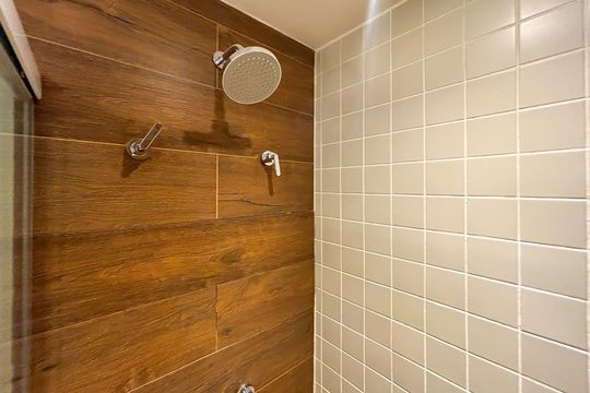Compra apartamento com 2 quartos, aceita animais. — Banheiro Suíte