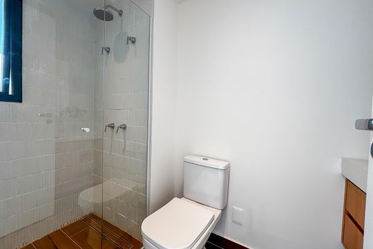 Compra apartamento com 2 quartos, aceita animais. — Banheiro Suíte 2