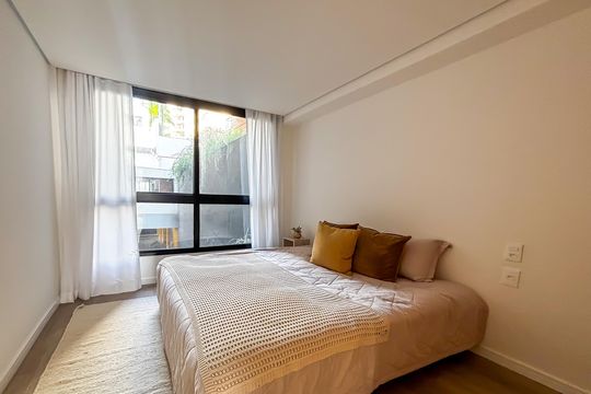 Compra apartamento com 2 quartos, aceita animais. — Suíte