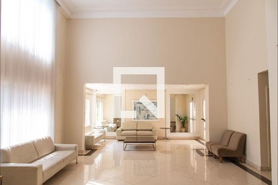 Compra este apartamento com 4 quartos e churrasqueira no condomínio. Animais de estimação permitidos. — Salão de Festas