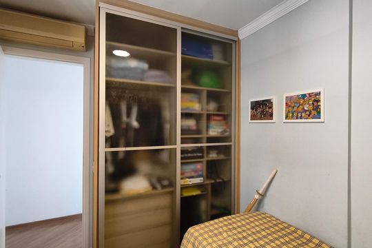Compra este apartamento com 4 quartos e churrasqueira no condomínio. Animais de estimação permitidos. — Quarto 1