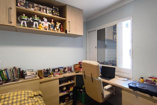 Compra este apartamento com 4 quartos e churrasqueira no condomínio. Animais de estimação permitidos. — Quarto 1