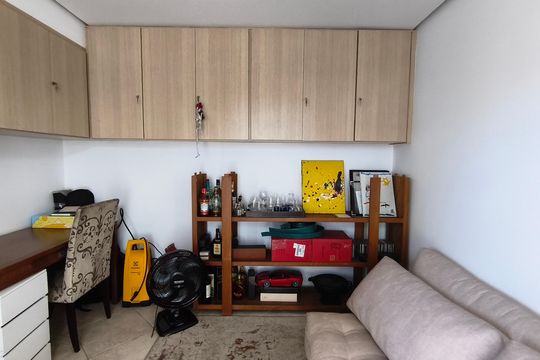 Compra este apartamento com 4 quartos e churrasqueira no condomínio. Animais de estimação permitidos. — Quarto Superior
